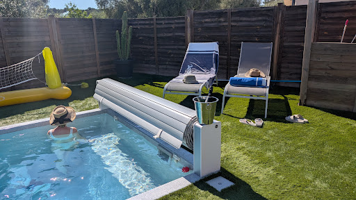 Photo de Gîtes Domaine de la Chapelle avec piscine chauffée et Jacuzzi privatifs / Côte d'Azur à Roquefort-les-Pins (06330)