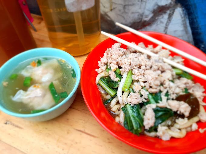 Mie Ayam Loky Graha Raya Bintaro