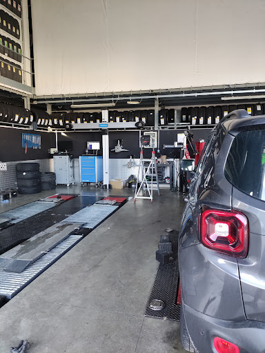 MARIOLINO GOMME SRL - BASSANO - Driver Center Pirelli - Thumbnail