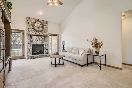 Laura Owen Real Estate, REALTOR , RE/MAX Momentum - Thumbnail