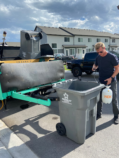 Trashy's Can Cleaning - Thumbnail