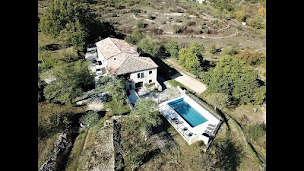 Photo n°6 de Mas de Carlas - Gîte 4* pour 12 personnes avec piscine privée à Vinezac (Appartement de vacances)