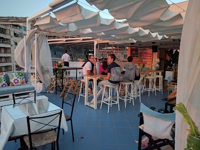 SeaSide Artist Terrace Bar Restaurant