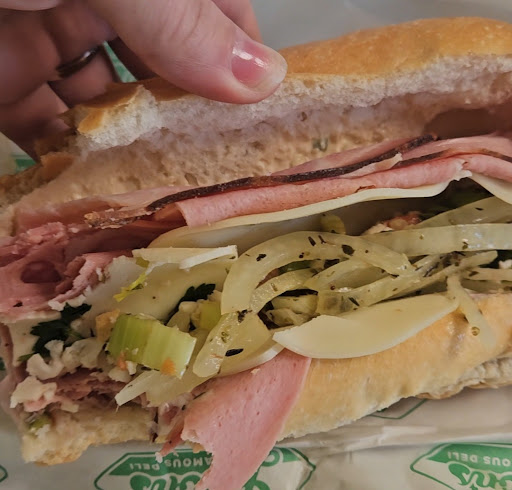 Leon’s Famous Deli - Thumbnail