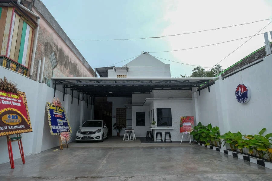 RedDoorz Syariah near Perempatan Kartasura