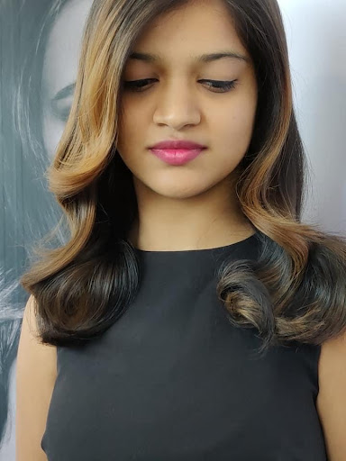 Mirrors Unisex Hair and Beauty Salon - Thumbnail