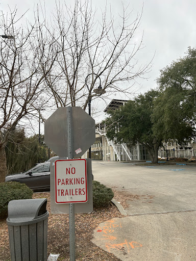 Bay St Louis Municipal Parking Garage - free