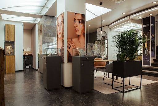 Anna Russo - Schmuck Uhren Trauringlounge