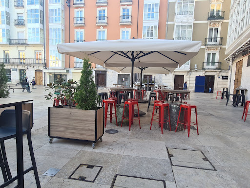 SLY Tapas, Copas y Habanos