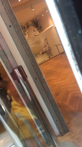 Supreme - Clothing store