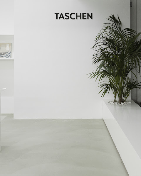 John Elliott by null