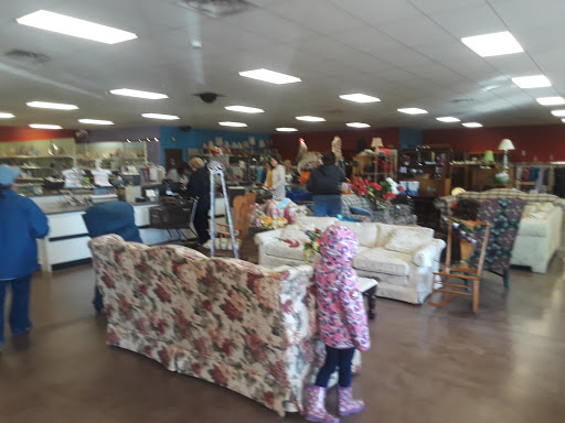 Lily Pads Resale Boutique - Thumbnail