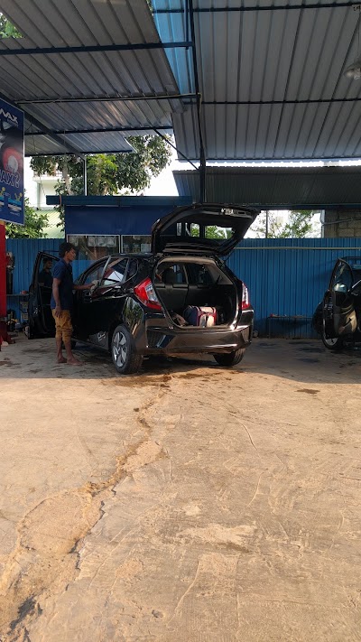 Photos of Max Automobile