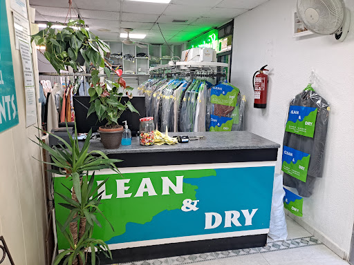 Clean & dry tintoreria Logo