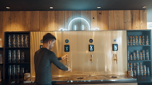 Photo n°20 de Le Sporting Nantes - Padel / Badminton / Foot5 à Saint-Herblain (École de parachutisme)