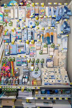 Dollar General by null