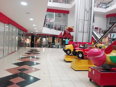 Photos of Alcides Ar&eacute;valo Mall