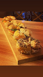 Photo n°2 de L’ Etabli Bar - Restaurant Savoyard ! à Bourg-Saint-Andéol (Bar à vin)