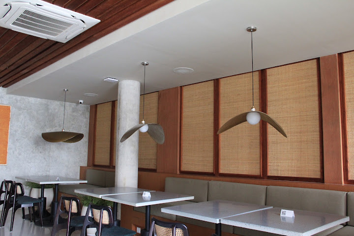 Hummingbird Eatery & Space by null