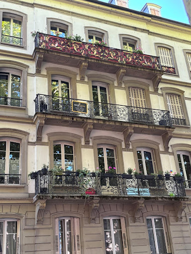 Monsieur et Madame R, résidant dans un appartement à...