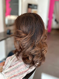 Photo n°25 de Azur coiffure coiffeur AVRILLE à Avrillé (Magasin de produits de beauté)