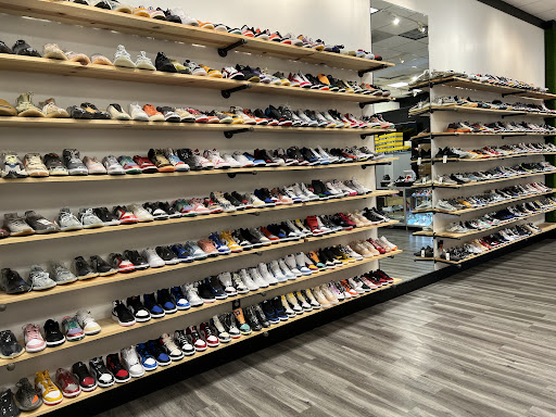 Dirty Kicks - Visual