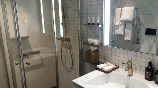 Besökarbild At Six