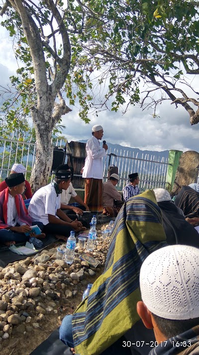 Photos of Penjaga Makam Aulia Papan Tinggi