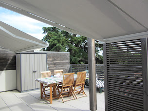 Photo n°29 de Bayle stores baches parasols pergolas volet roulant moustiquaire stores pantographe rentoilage voile d'ombrage à Arles (Tapissier décorateur)