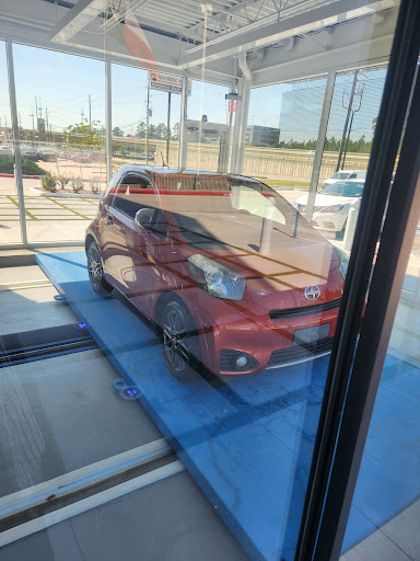 Carvana Spring - Visual