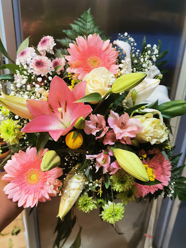 Ana Junior Florist - Thumbnail