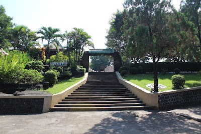 Photos of The tomb of Queen Kalinyamat