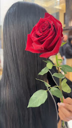 Photo n°9 de SALON ELYSEES COIFFURE - COIFFEUR CHAMPS ÉLYSÉES - HAIRSTYLIST à Paris (Magasin de perruques)