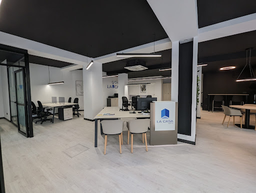 La Casa Agency | Punt Poble Sec Real Estate S.L. Inmobiliaria en Barcelona Logo