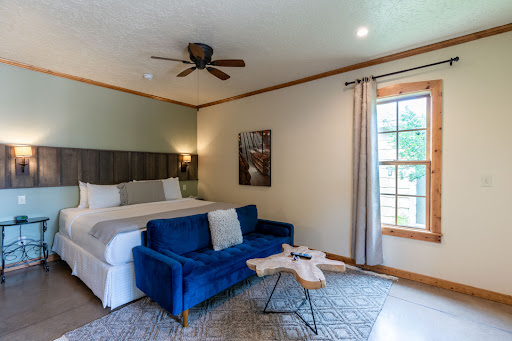 Stay Fredericksburg - Wine Country Cottages - Thumbnail