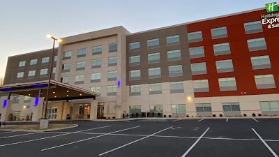 Holiday Inn Express & Suites Staunton