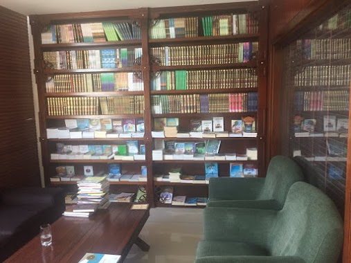 Imam al-Bukhari - Salafi Bookshop & Publisher, Author: dar albu5ari دار الأمام البخاري ـــ قطر