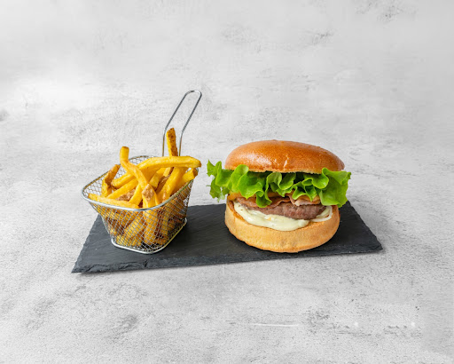 Photo 6 - MADE IN BURGER