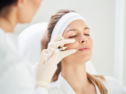Feinschliff & Ästhetik Nürtingen: Hyaluron, Mesotherapie, Lipolyse - Linda Varitimidis - Thumbnail