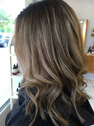 Photo n°15 de Chloé B à Le Haillan (Salon de coiffure)