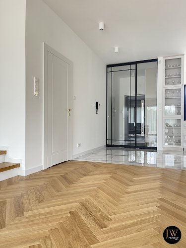 Projekt Plus Salon drzwi i okien - Dostawca okien