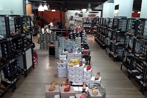 Photo n°2 de METAYER CHAUSSEUR à Cholet (Magasin de maroquinerie)