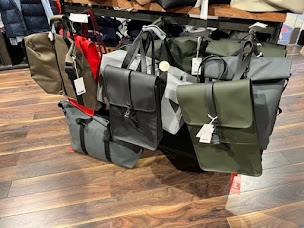 Photo n°7 de MADE IN DE à Cesson-Sévigné (Magasin de vêtements pour jeunes)