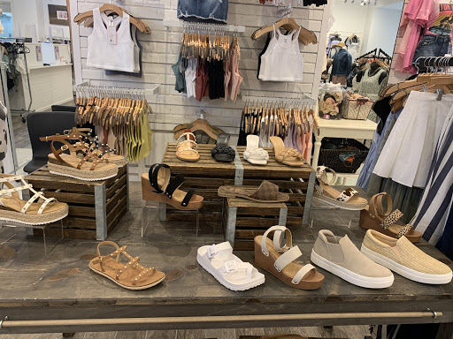 Brooklynn's - Visual