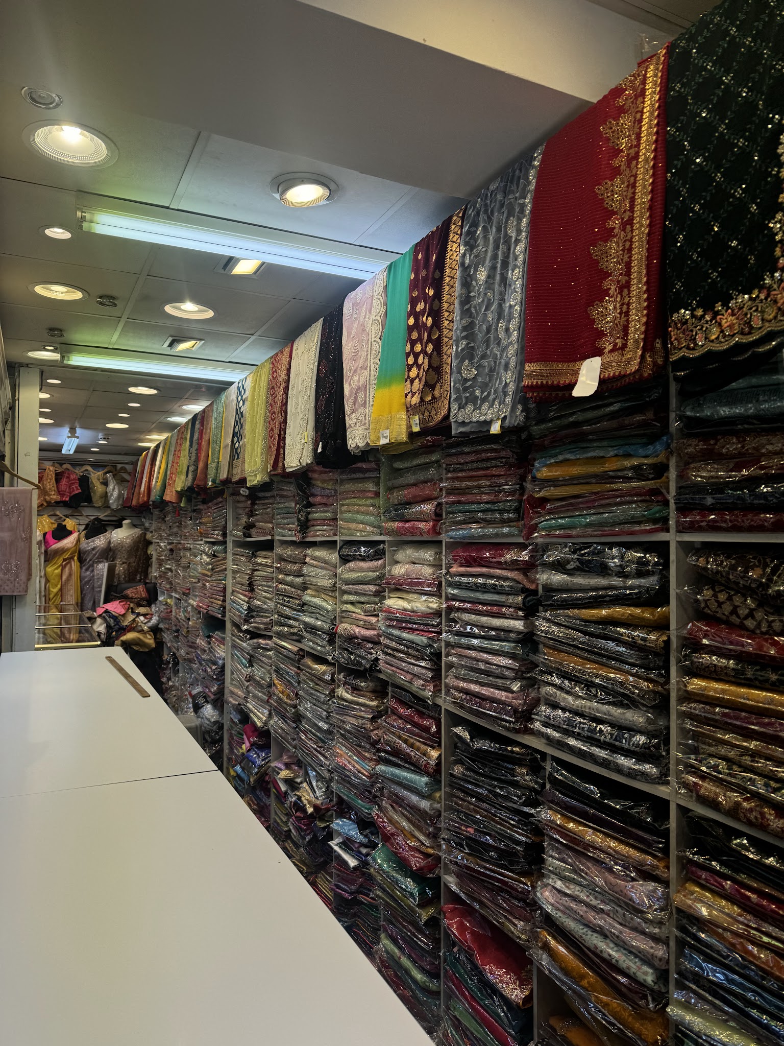 UNIQUE SAREES - Bridal Fashion - photo 1