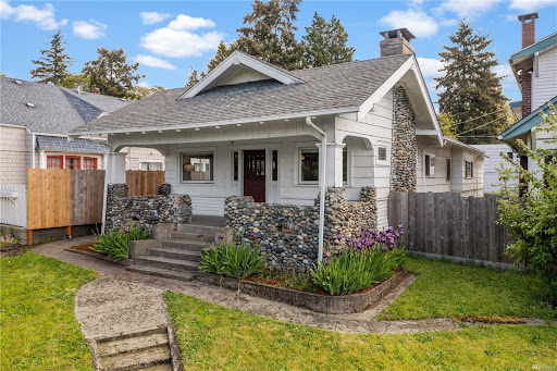 j. Aarde | Real Estate