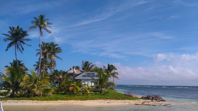 Photos of Carrie Bow Cay Field Station