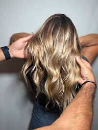 Photo n°22 de The Mane Painters - Coiffeur Coloriste à Paris (Salon de coiffure)