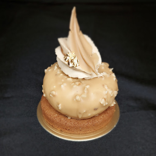 Petit Four Patisserie Logo