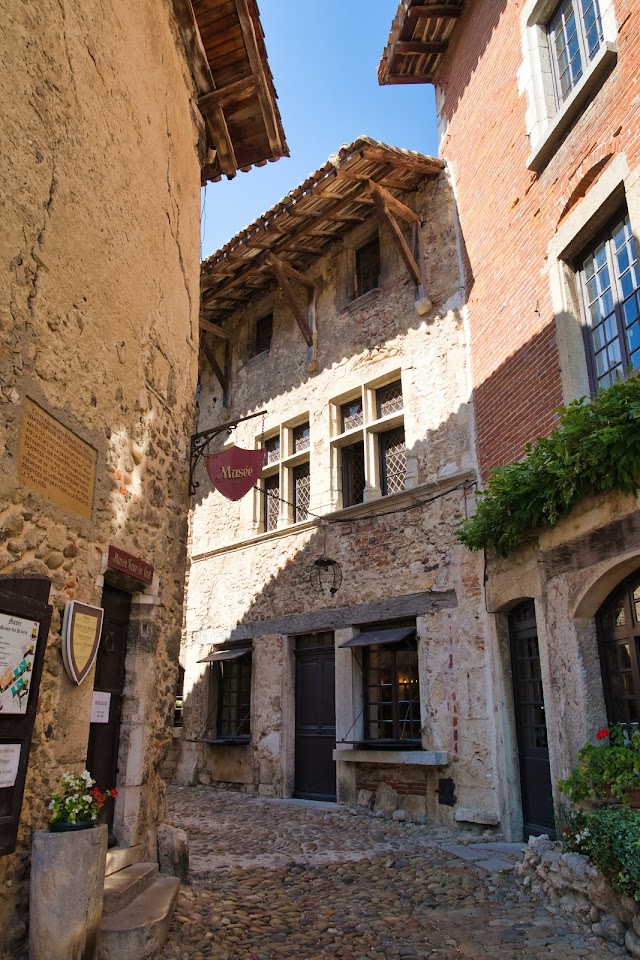 Pérouges